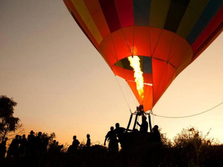 atlas mountains hot air balloon ride from marrakech with berber in marrakech 153657 crop 800 600